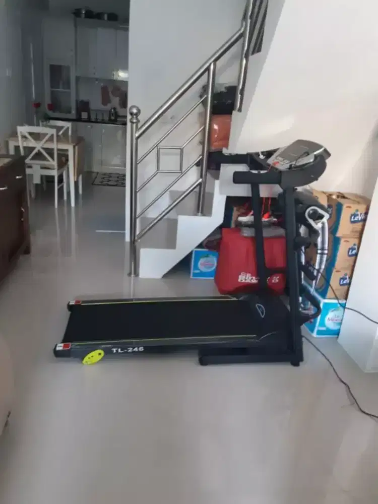 TREADMILL  ELEKTRIK  TL 246 TIGA FUNGSI