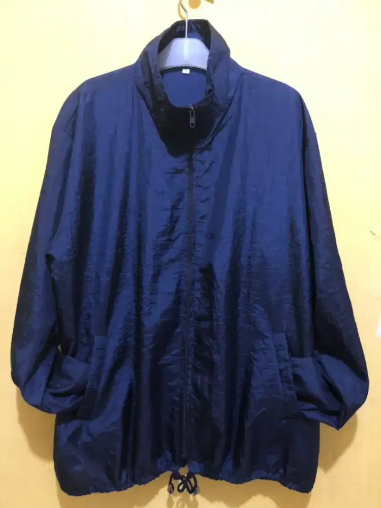 Jaket parasut tipis biru navy