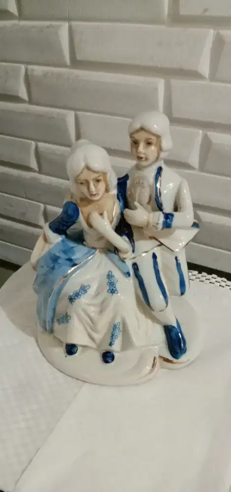 Patung romantic Delft holland. Rare