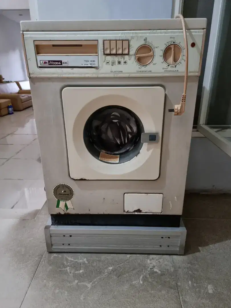 Mesin cuci modena