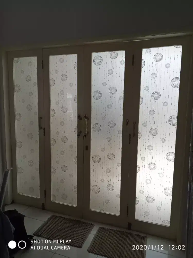 Stiker motif kaca sanblas & kaca film