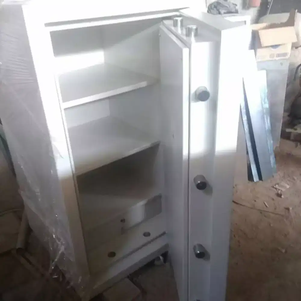 Lemari Besi Brangkas  QUEEN