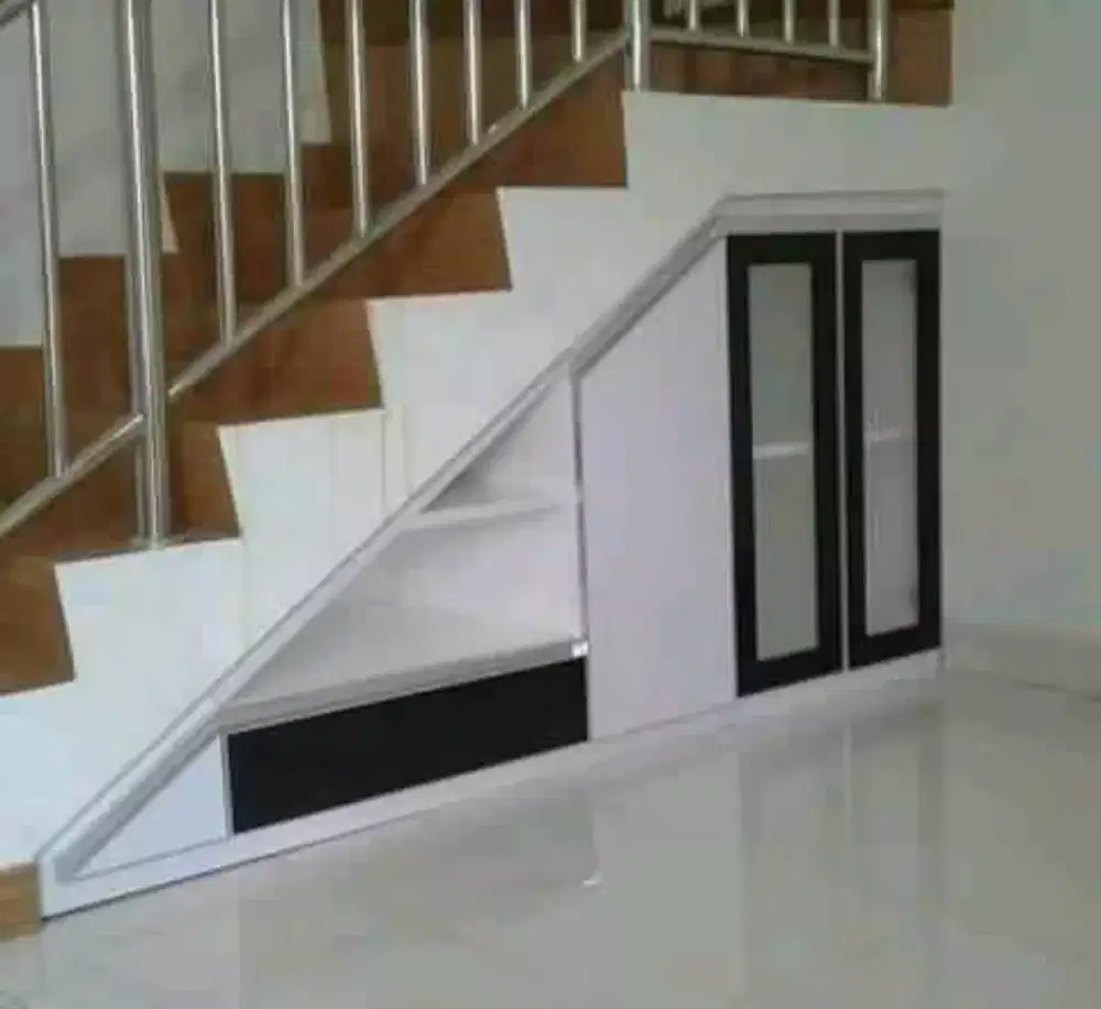 Rak bawah tangga HPL