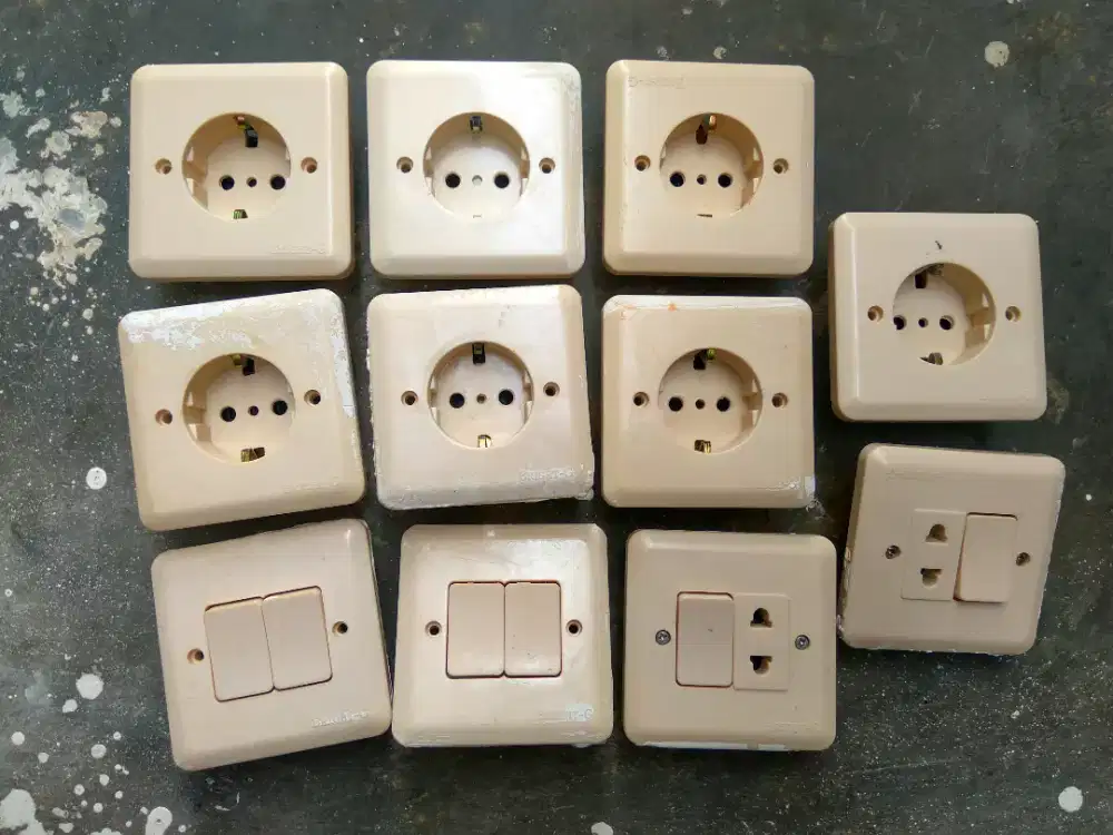 Saklar Lampu, Colokan Tanam