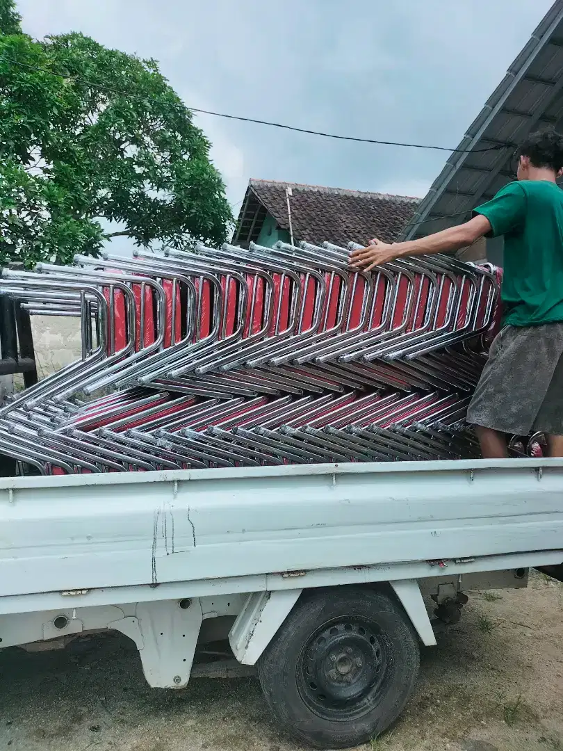 Kursi kantor susun