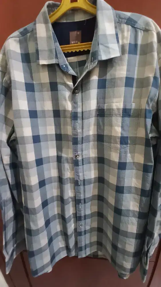 Kemeja lengan panjang wood