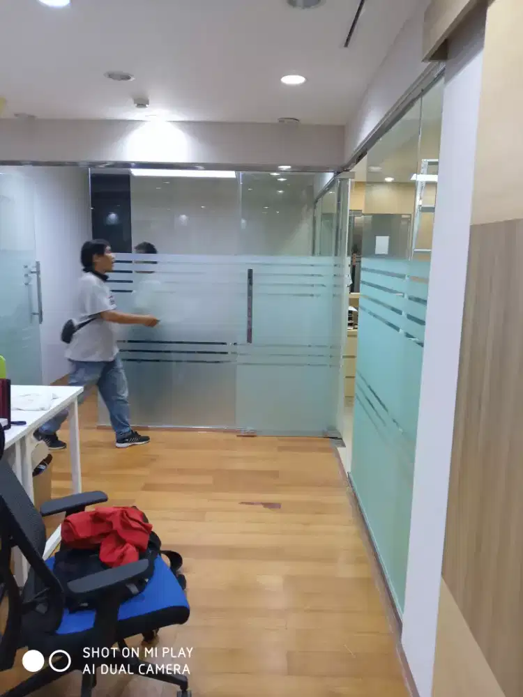 Sanblast untuk kaca kantor