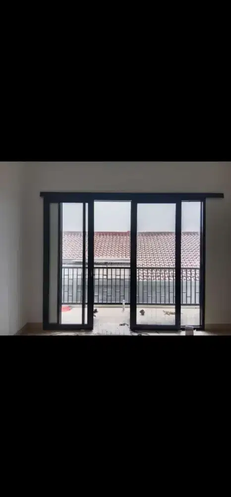 Pembatas ruangan aluminium