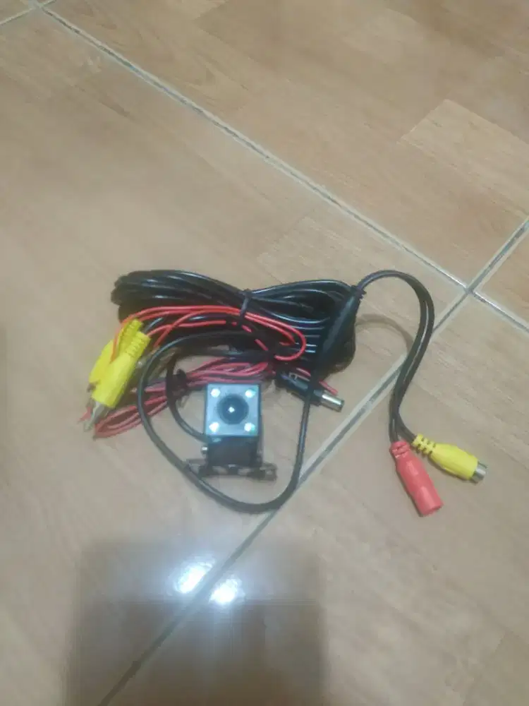 Kamera mundur mobil universal ada lampu led jadi terang untuk malam