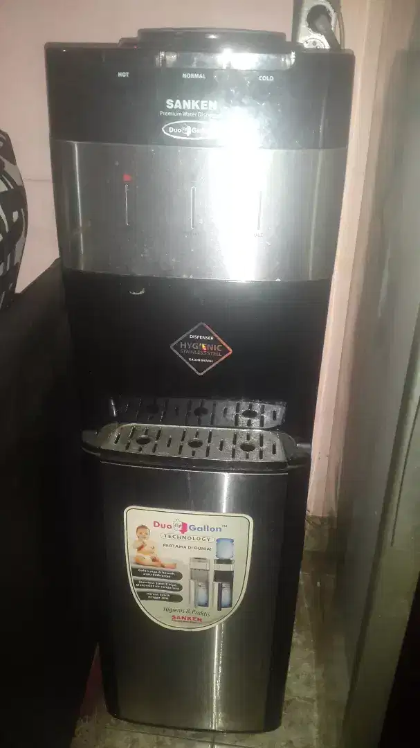 Dispenser duo galon atas bawah