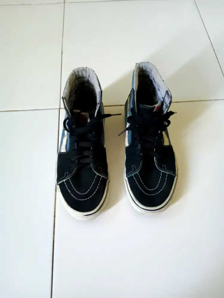 Sepatu Vans high 40