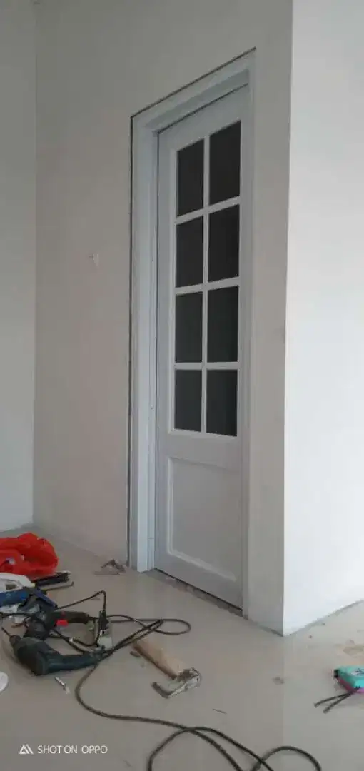 Pintu kaca dan pintu panel almunium