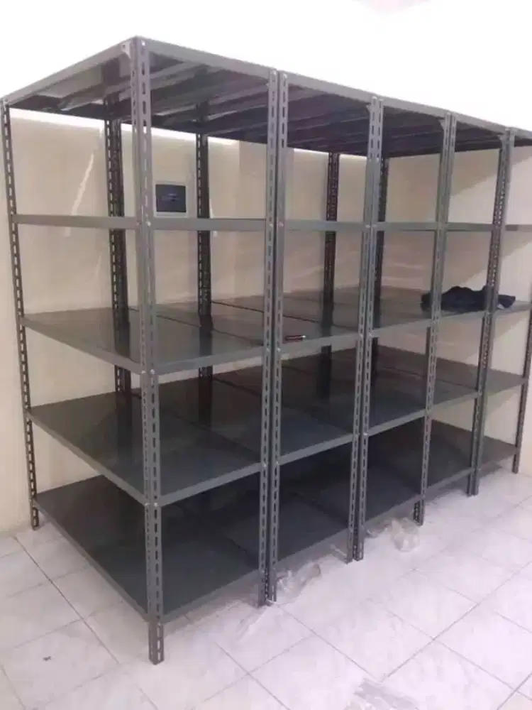 Kami menjual macam-macam rak besi siku lubang