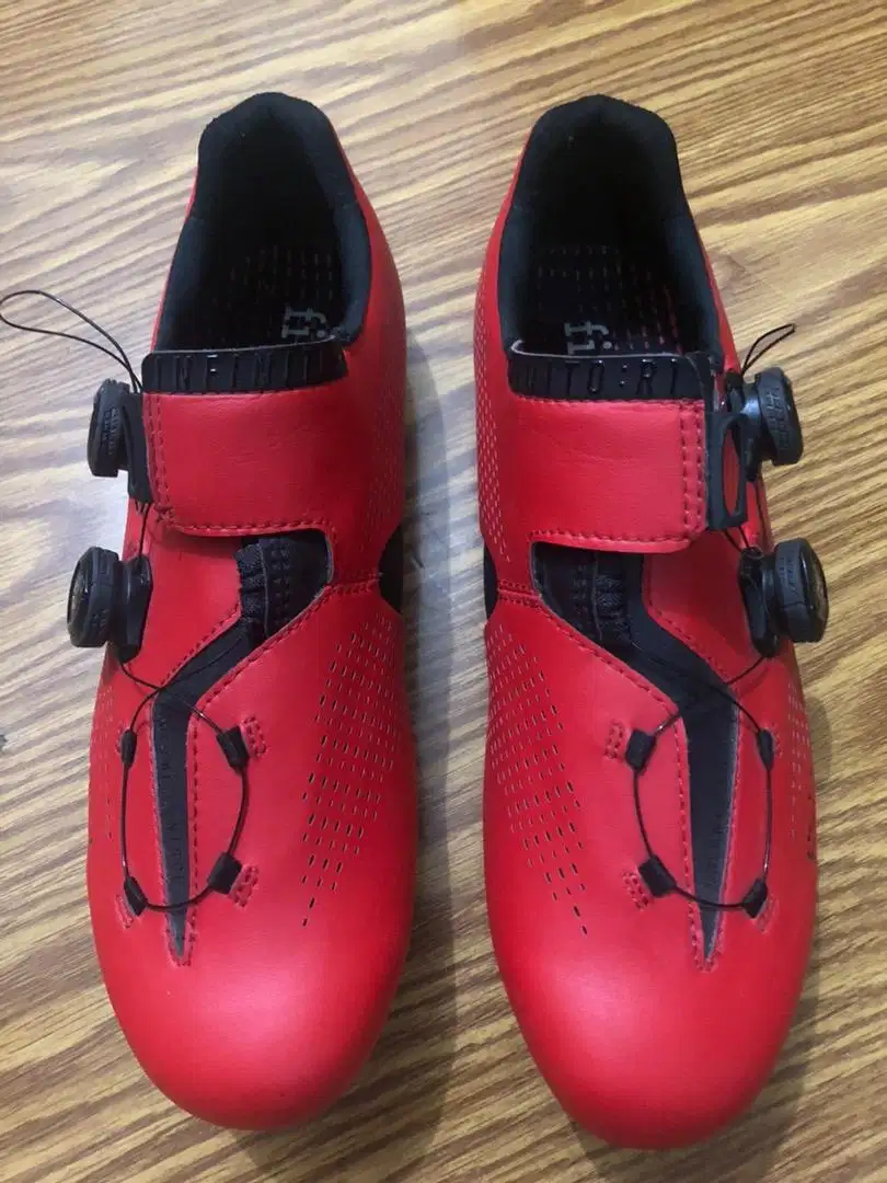 Sepatu roadbike Fizik Infinto R1 Carbon