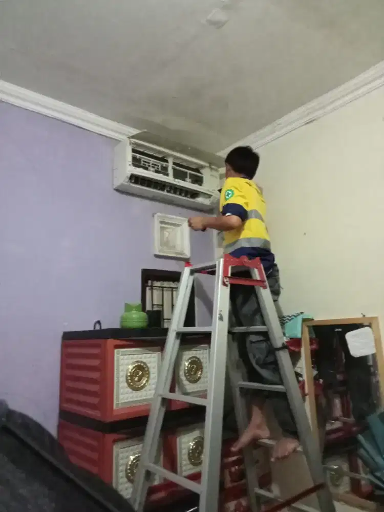 Jasa Teknisi Tukang Servis Service Cuci AC Sleman Jogja