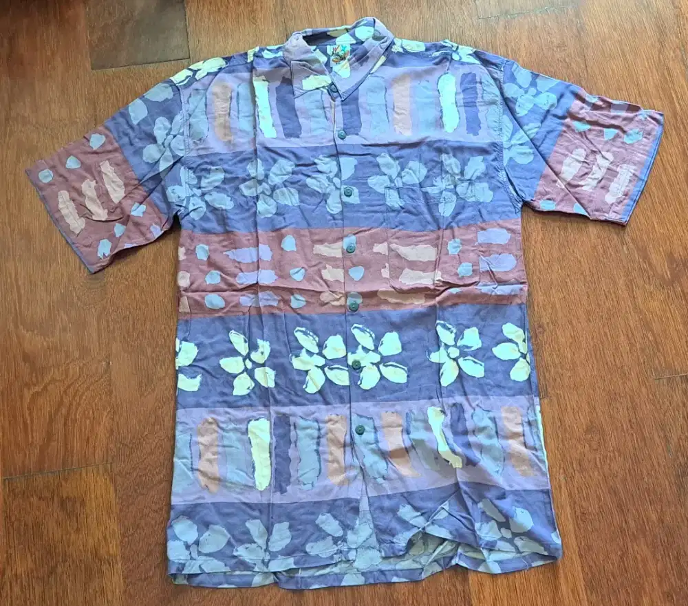 Kemeja / hem tangan pendek motif Bali