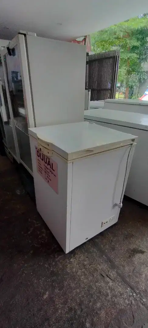 Chest Freezer Box 100 Liter POLYTRON, 120 W, SECOND SIAP PAKAI,Bandung