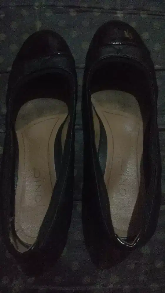 Sepatu kerja wanita merk Vionic