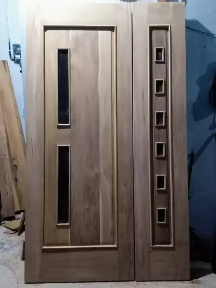 Pintu minimalis kayu jati