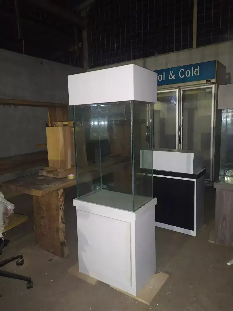 Meja aquarium minimalis