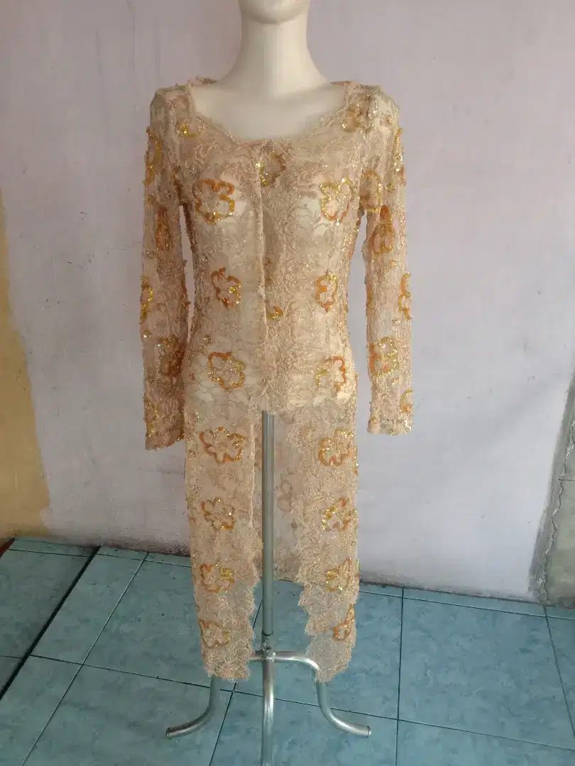 Kebaya panjang full payet warna gold