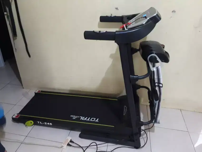 TREADMILL  ELEKTRIK  TL 246 TIGA FUNGSI / MP3