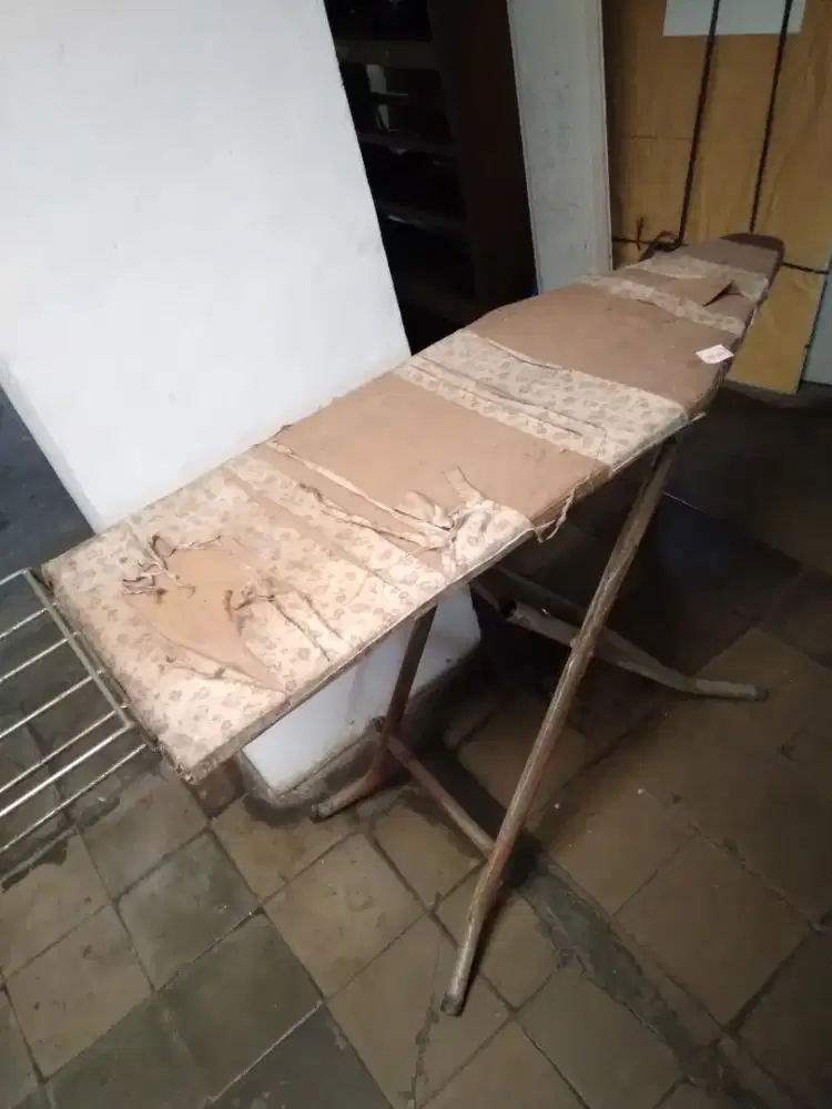 Meja setrika stainless