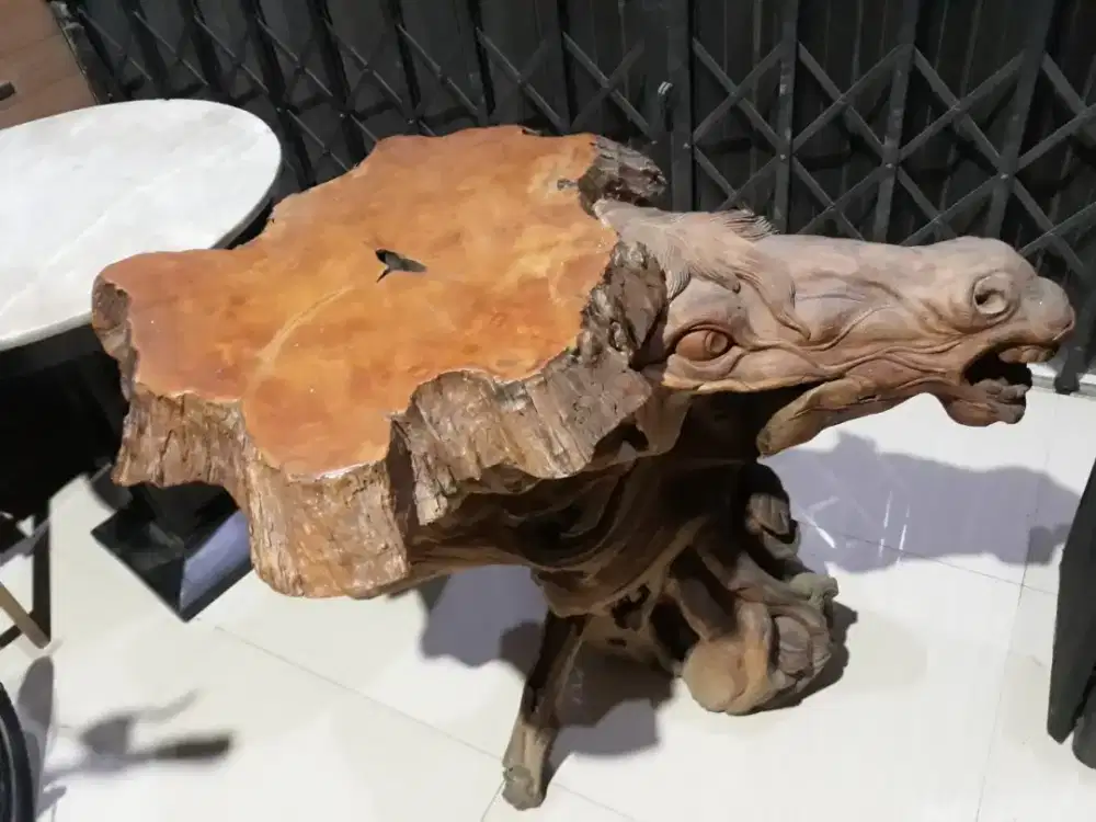 Meja akar / bonggol jati ukir motif kuda
