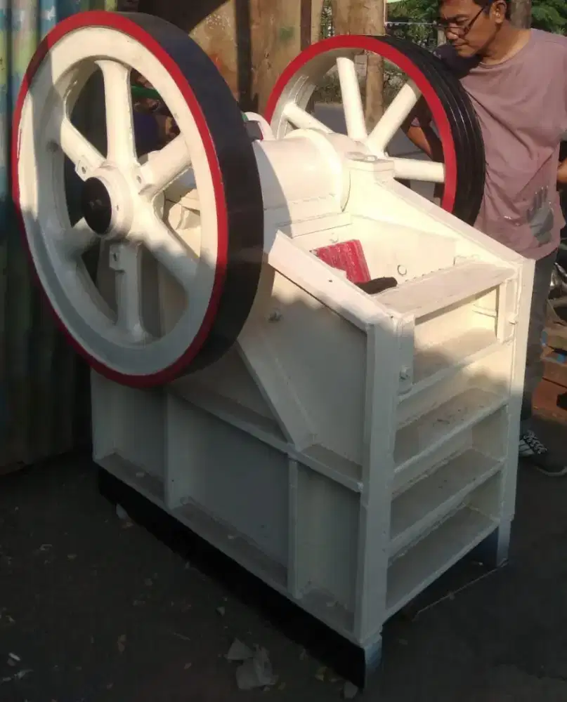 Mesin Jaw Pemecah Batu Crusher 250x400
