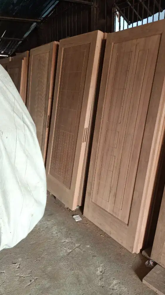 Pintu kusen dan jendela banyak stok bisa jasa pasang kunci engsel