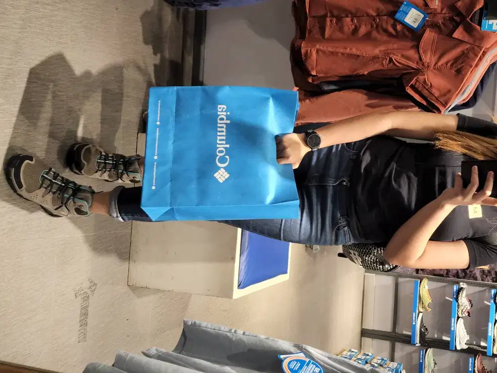 SePatu gunung merk COLOMBIa original