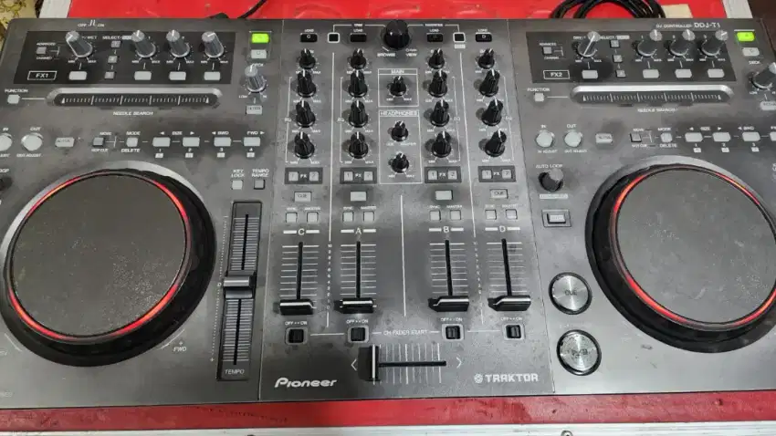 Traktor DJ Pioneer T1 Controller