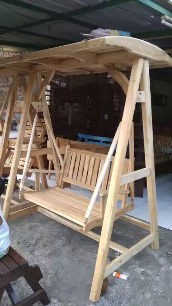 Ayunan taman kayu Jati Jepara