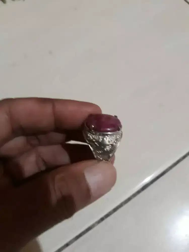 Batu Ruby warna merah