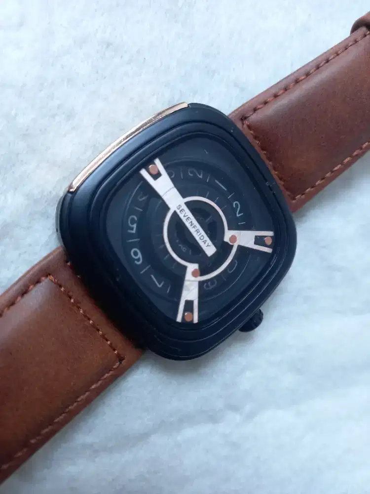 Jam tangan Pria unik