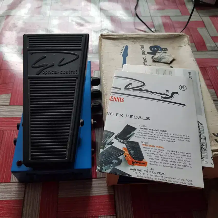 George dennis Volume pedal + tremolo