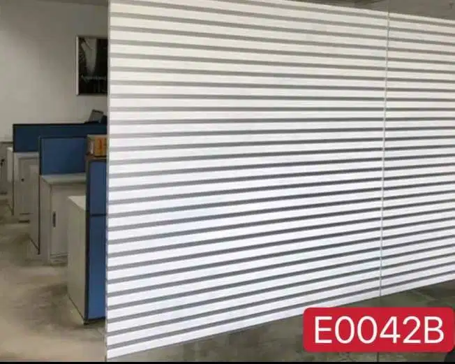 stiker motif untuk kaca kantor