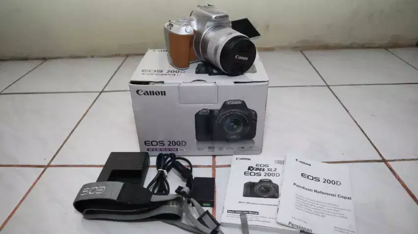 Dijual cepat canon 200d mulus jual cepat