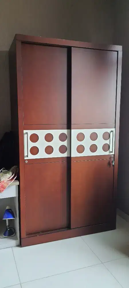 Lemari pakaian 2 pintu gesr