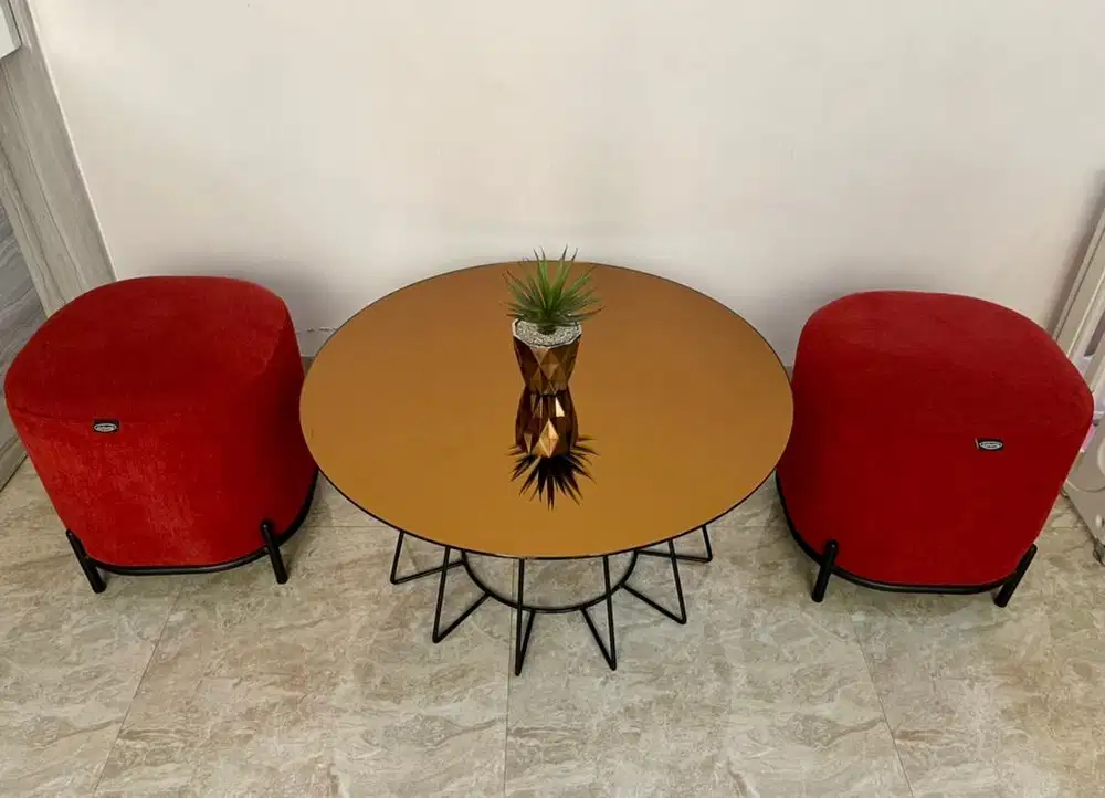 Meja kaca dan Stool informa