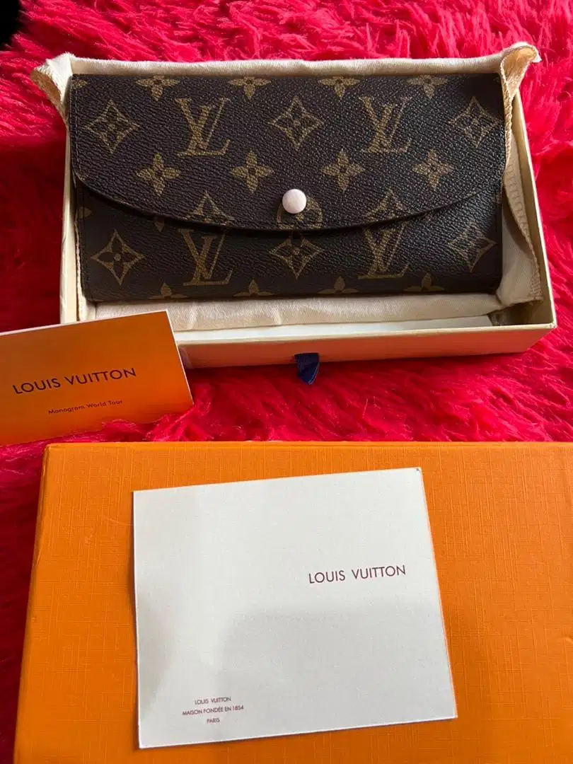 Emillie Monogram wallet