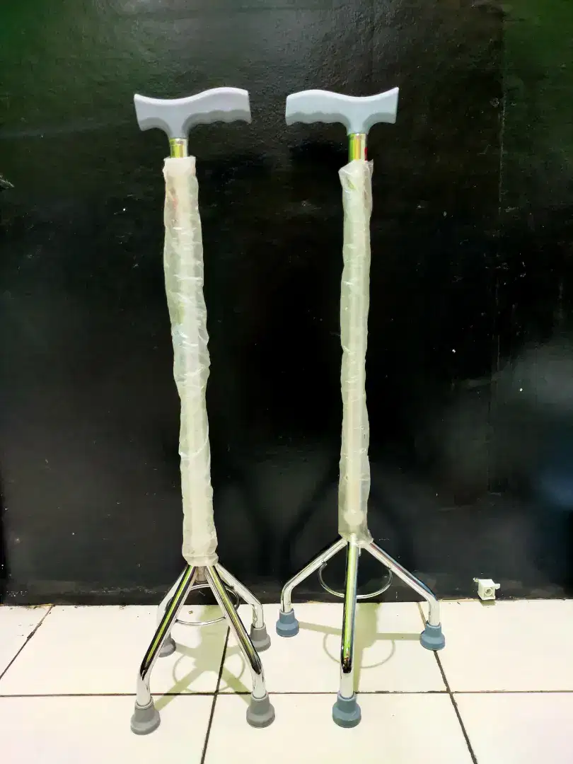 Tongkat kaki 3 dan tongkat kaki 4