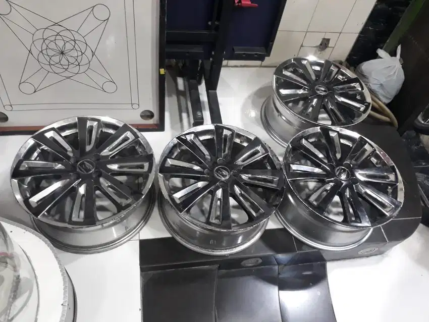 Velg ukuran 18 pcd 100 bagus lecet pemakai yan