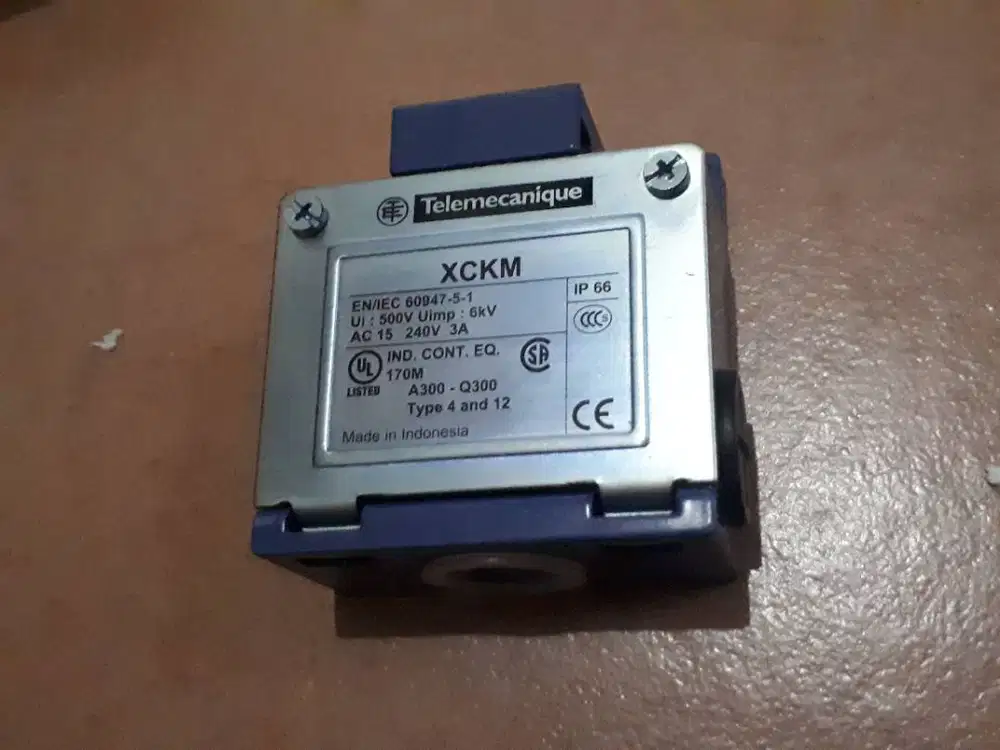 Telemecanique Limit Switch Body ZCKM1 made in Indonesia (A-845)