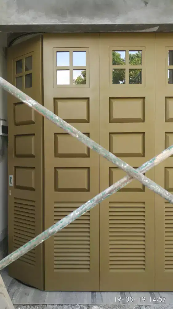 pintu garasi geser/tikung