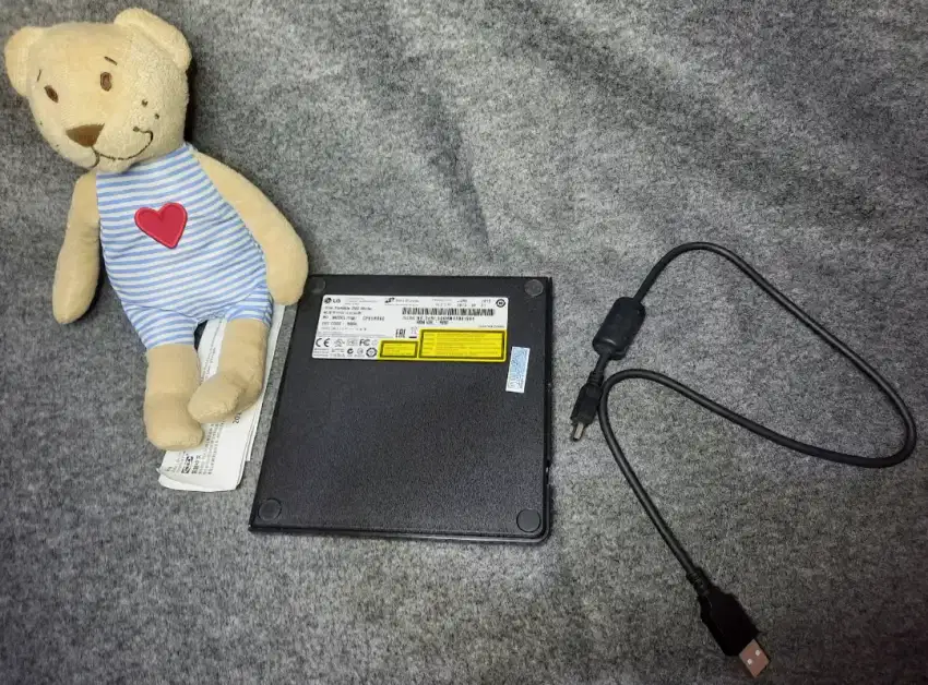 LG DVD RW Ultra Slim Portable GP65NB60 
(Jual cepat dan tanpa cacat)