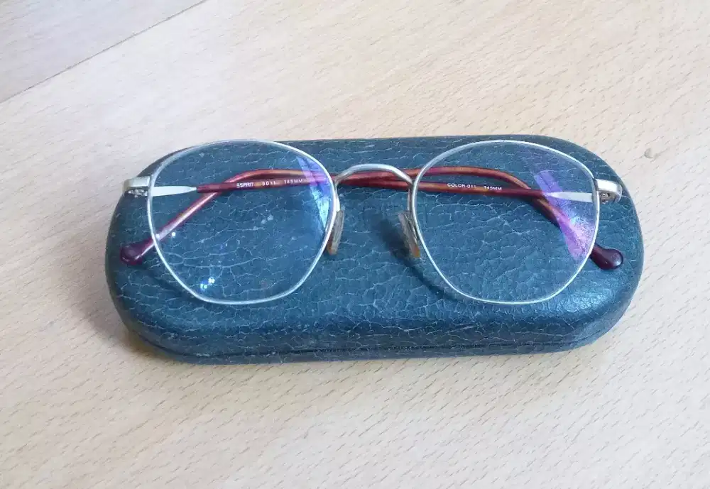 KACAMATA ESPRIT 9011