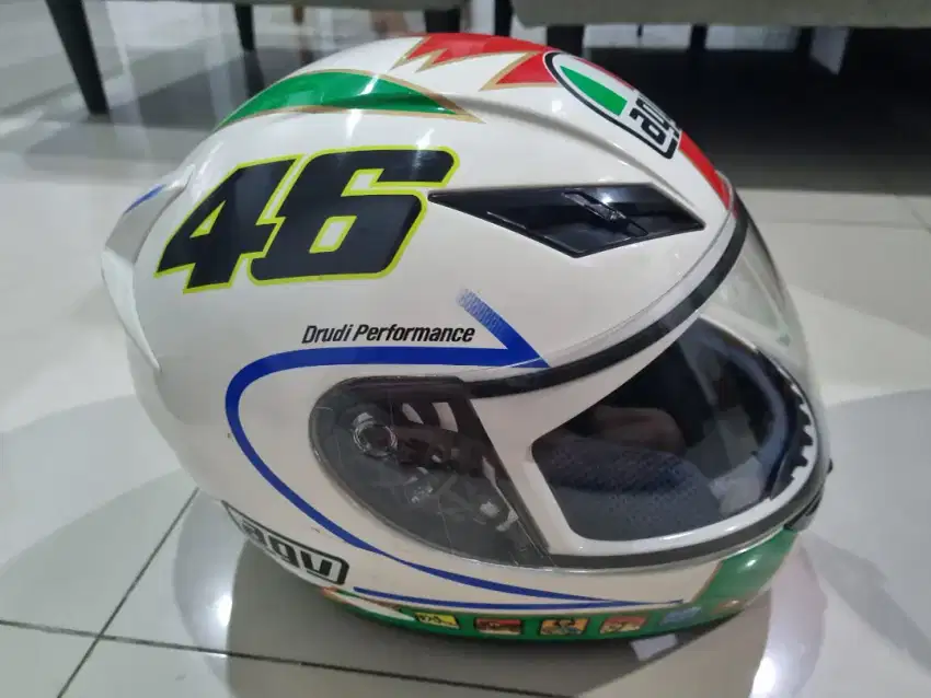 Helm agv kondisi good jarang pakai