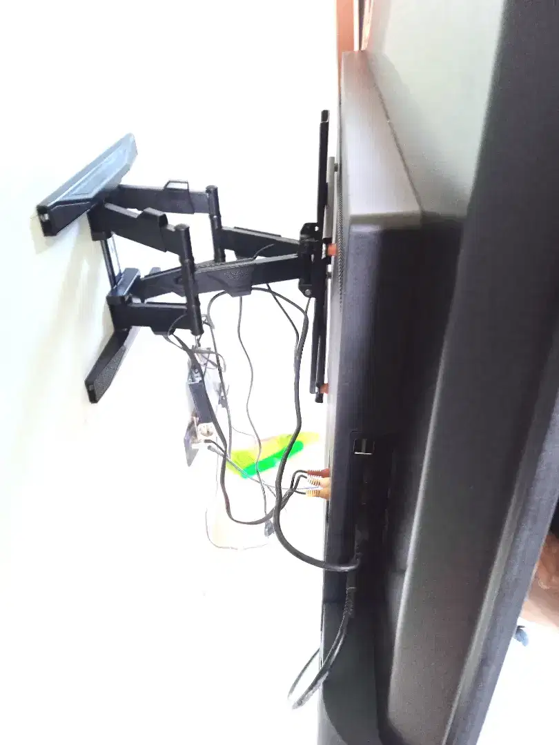 BRACKET TV LED LCD MODEL SWIVEL NB P6