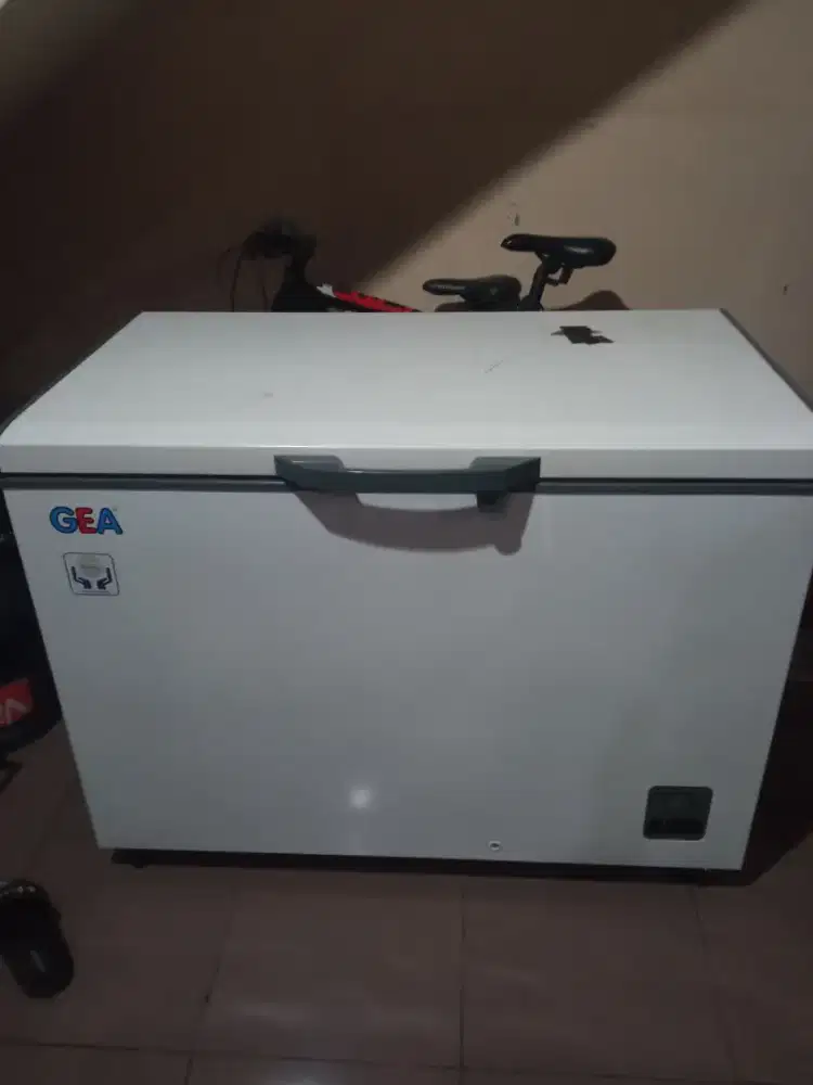 Freezer GEA AB336R 330L tahun 2020 Elektronik Rumah Tangga 913207226